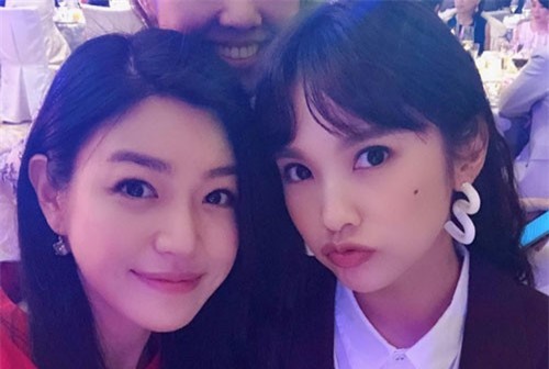 Hai mỹ nhân chiếm "spotlight" trong đám cưới Chung Hân Đồng vì sở hữu nhan sắc lão hóa ngược