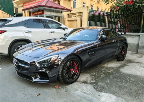 Mercedes-AMG GT S màu đỏ độc nhất Việt Nam đổi diện mạo như xe Dubai, tái xuất tại Hà Nội