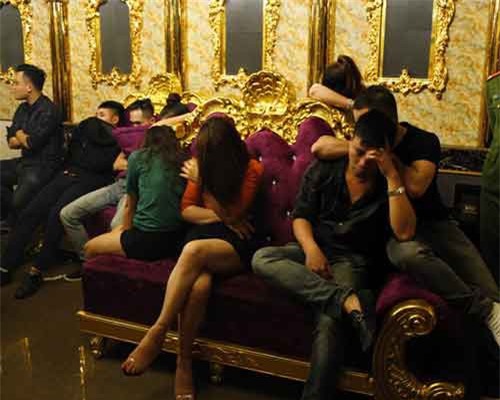 7 cô gái tham gia 'tiệc ma túy' mừng sinh nhật trong quán karaoke