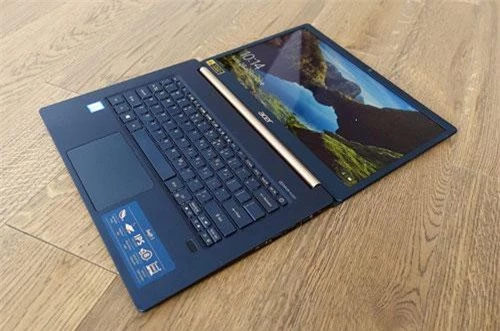 2. Acer Swift 5 15 (trọng lượng: 1 kg).