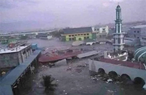 Hiện trường sau sóng thần ở Indonesia. (Nguồn: DW)