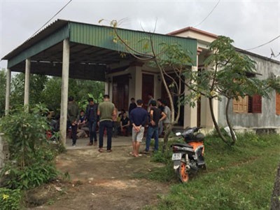 Người mẹ trẻ đổ xăng lên người rồi tự thiêu