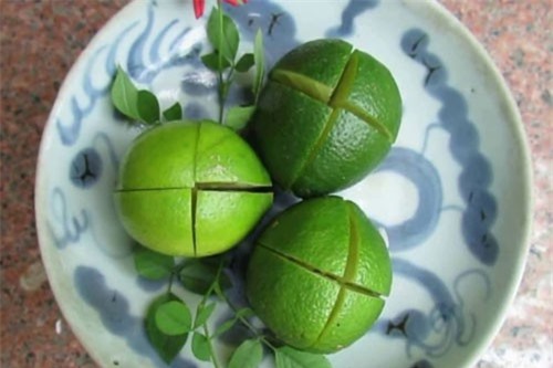 Clip: Đặt 3 quả chanh cắt tư ở đầu giường khi ngủ và xem điều kỳ diệu xảy ra