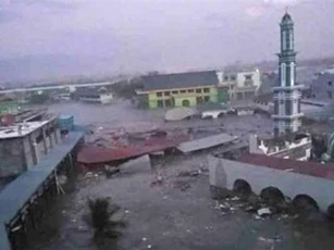 Indonesia: Sóng thần ập vào bất ngờ, hàng trăm người thương vong