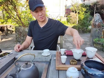 Cắt đứt quan hệ với đồng nghiệp, từ bỏ showbiz, 'Nhĩ Khang' Châu Kiệt về quê trồng lúa, xây trang trại như lâu đài