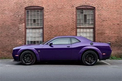 7. Dodge Challenger 2019 (giá khởi điểm: 27.295 USD).