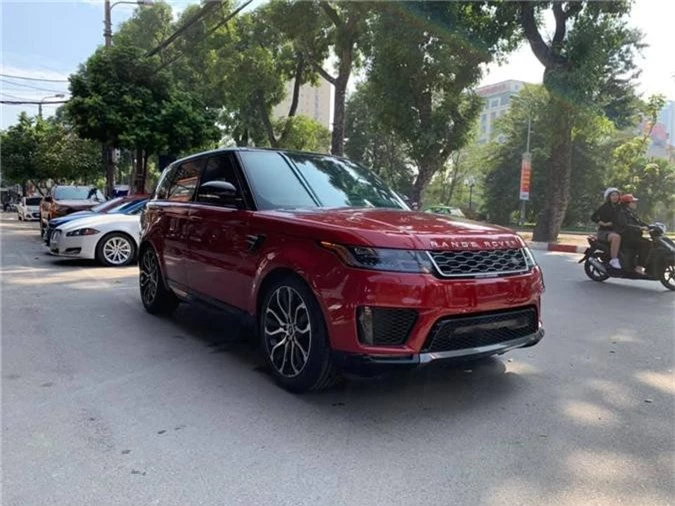 Range Rover Sport HSE 2018 đầu tiên tại Việt Nam có giá bán 6,87 tỷ đồng