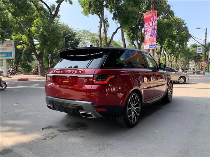 Range Rover Sport HSE 2018 đầu tiên về Việt Nam mang màu sơn đỏ