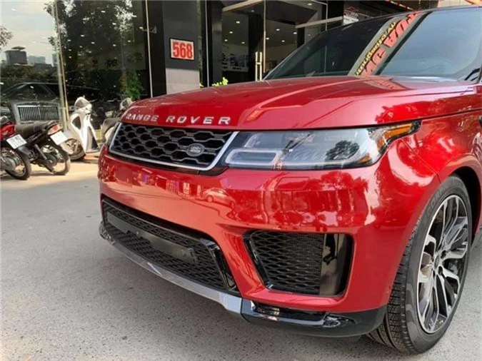 Mặt tiền xe Range Rover Sport HSE 2018 thiết kế lại hoàn toàn so với bản Range Rover HSE 2018