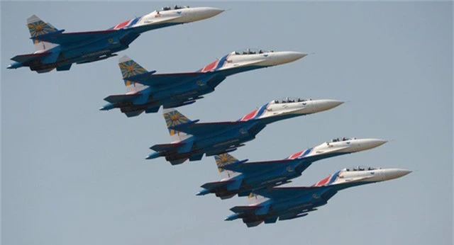 Nga đưa hàng loạt máy bay chiến đấu tới Crimea giữa lúc căng thẳng với Ukraine - Ảnh 1.