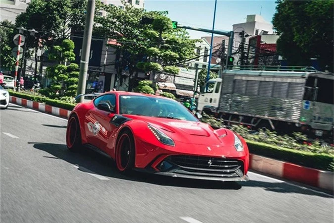 Sieu xe Ferrari F12 Berlinetta hon 20 ty lan banh tai Vung Tau-Hinh-8