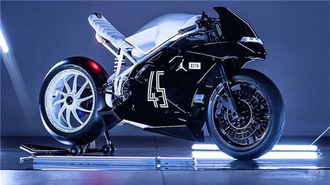 Soi Ducati 916 độ “ton-sur-ton” với giày thể thao Air Jordan ảnh 3