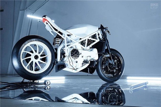 Soi Ducati 916 độ “ton-sur-ton” với giày thể thao Air Jordan ảnh 6