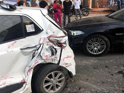 Hà Nội: Tai nạn liên hoàn, 5 ô tô hư hỏng