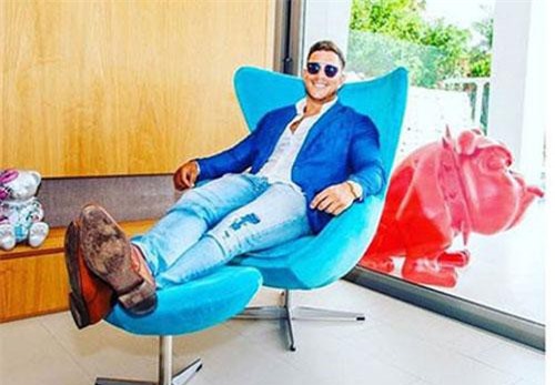 Cuộc sống xa hoa ở Dubai của tỷ phú từng là bợm rượu