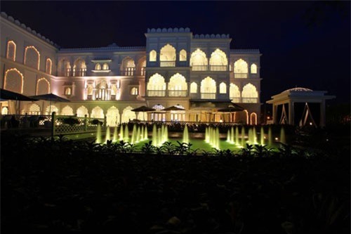 Khải Silk bán lâu đài cho đại gia 9x; chúa đảo tham vọng mở rộng Tuần Châu