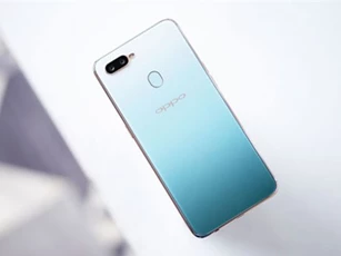 Trên tay Oppo F9 màu xanh phỉ thúy