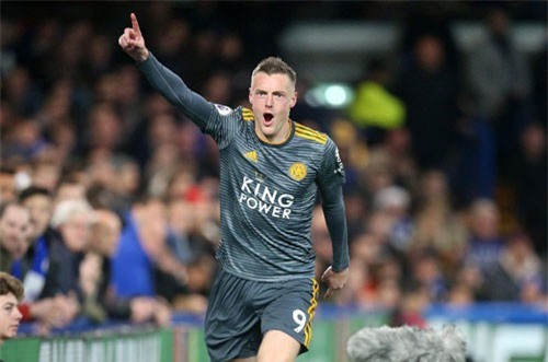 Vardy lập công, Leicester ‘chôn vùi’ Chelsea