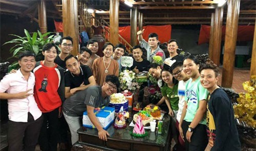 Hoài Linh mừng sinh nhật ở nhà thờ Tổ trăm tỷ, sao Việt đổ về dự