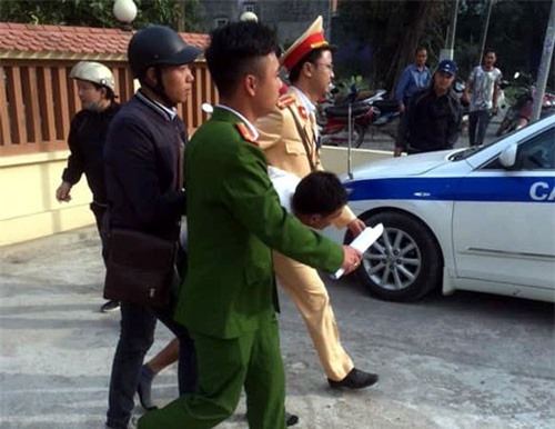 Hà Nội: CSGT giải cứu người phụ nữ bị cướp khống chế trong nhà