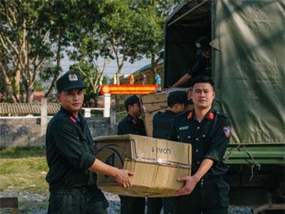 Chiến sĩ trẻ mang đông ấm lên xã nghèo vùng cao