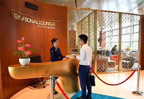 Chơi độc nhất Việt Nam: Phòng chờ sân bay ngỡ là club resort 5 sao