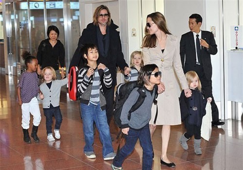 Brad Pitt đã "đốt" nửa số gia tài để giải quyết vụ ly hôn với Angelina Jolie: Con số chính xác có thể gây sốc?