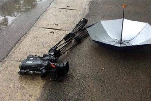 Hà Nội: Điều tra vụ đoàn làm phim tư liệu bị đập hỏng máy quay