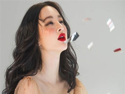 Angela Phương Trinh không hở hang vẫn xinh đẹp hút hồn