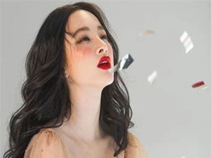 Angela Phương Trinh không hở hang vẫn xinh đẹp hút hồn