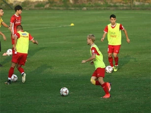 Hết chấn thương, Văn Toàn "lấy may" bằng... "vũ khí của CR7"