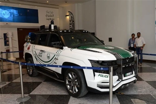 Chiêm ngưỡng Giath - SUV có một không hai của cảnh sát Dubai. Chiếc SUV hoàn toàn mới của cảnh sát Dubai do hãng xe W Motor sản xuất, sở hữu ngoại hình hầm hố, tích hợp hệ thống trí tuệ nhân tạo, cùng hàng loạt động nghệ hiện đại nhằm phục vụ cho việc tuần tra. (CHI TIẾT)