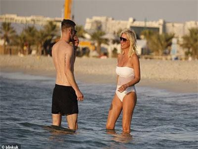 Ngưỡng mộ dáng gợi cảm của MC 44 tuổi