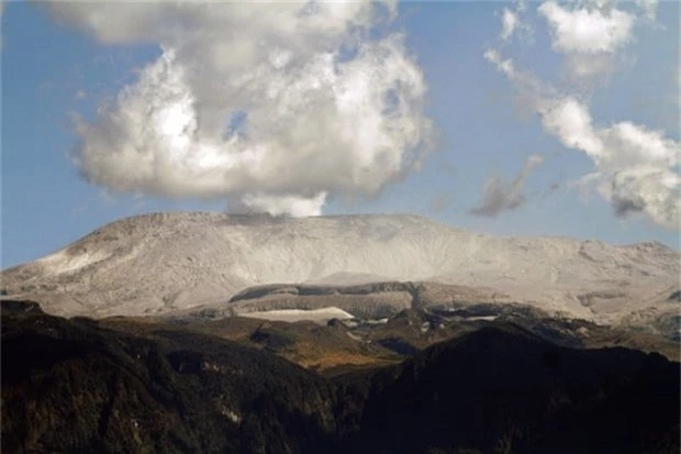 Núi lửa Nevado del Ruiz có thể phun trào bất cứ lúc nào. Ảnh: Getty Images