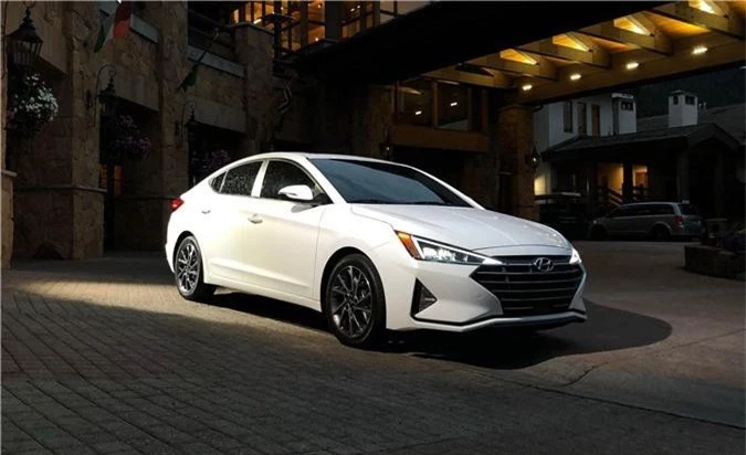 hyundai-elantra-2019-12.jpg