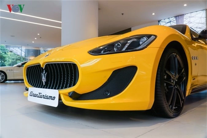 can canh maserati grantursimo sport 