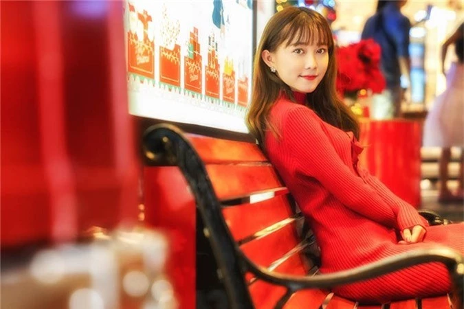 Thiếu nữ Sài thành xinh đẹp đón mùa Giáng sinh - Ảnh 1.