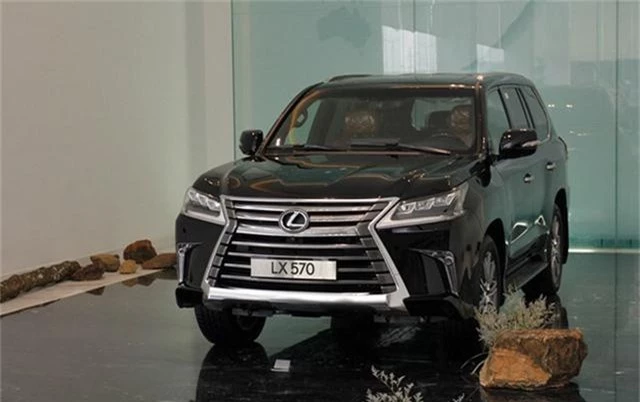 Lexus LX570 tăng giá bán 370 triệu đồng