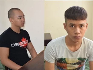 Hai thanh niên được trả 6 triệu đồng/tháng để mang sơn và mắm tôm đi đòi nợ thuê