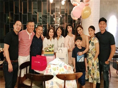 Hóa ra Hà Tăng đã mở tiệc tiễn bạn thân Thân Thúy Hà lên đường sang Mỹ sinh con từ hai tháng trước