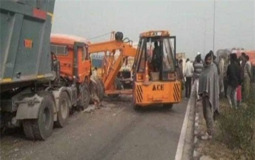 Ấn Độ: Tai nạn giao thông liên hoàn 50 xe, ít nhất 8 người thiệt mạng