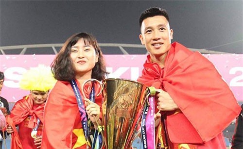 Tiền vệ Huy Hùng - cầu thủ chăm khoe ảnh bạn gái nhất tuyển Việt Nam