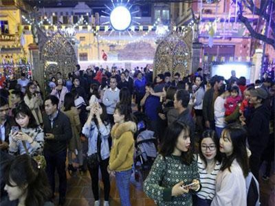 Đêm Giáng sinh lung linh ở ngôi thánh đường trăm tuổi