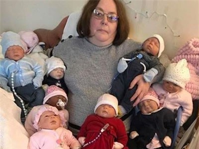 Bà mẹ chi hơn 118 triệu đồng để mua quần áo cho búp bê