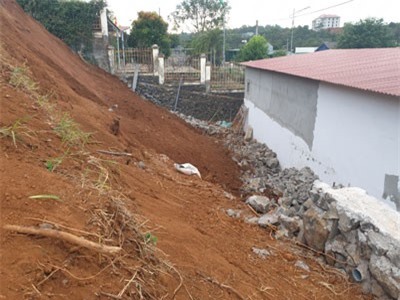 Bờ kè bất ngờ đổ sập, một người tử vong