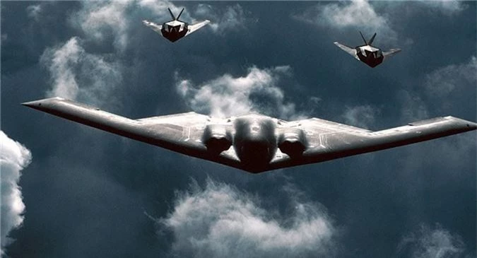 Cận cảnh máy bay B-2 ném bom phi hạt nhân lớn nhất kho vũ khí Mỹ - Ảnh 2.