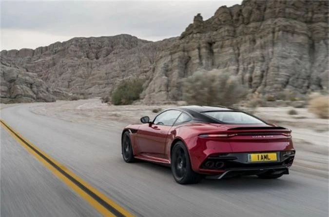 choang ngop truoc suc manh cua aston martin dbs superleggera 2019 hinh 2