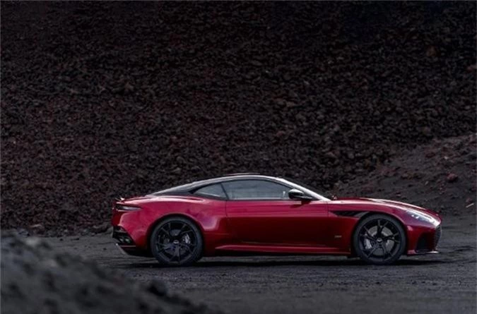 choang ngop truoc suc manh cua aston martin dbs superleggera 2019 hinh 3