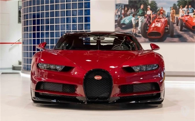 ngam bugatti chiron classy red duoc chao ban voi gia 3,27 trieu usd hinh 2