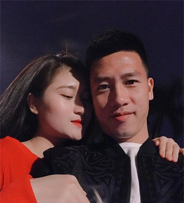 Tiền vệ Huy Hùng - cầu thủ chăm khoe ảnh bạn gái nhất tuyển Việt Nam - Ảnh 11.